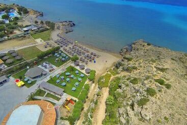 Hotel Plaka Beach Resort