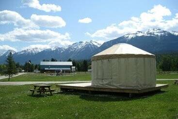 בית מלון כפרי Golden Eco Adventure Ranch