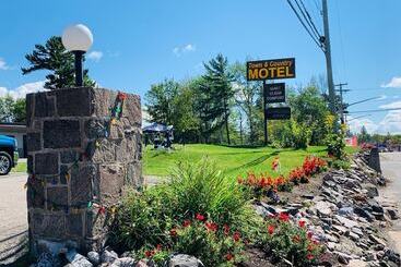 Town & Country Motel