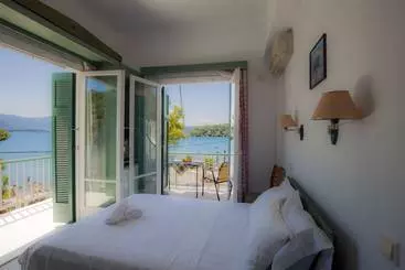 هتل Neorio Bay