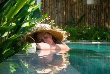 تختخواب و صبحانه The Mandana Villa Gili Air