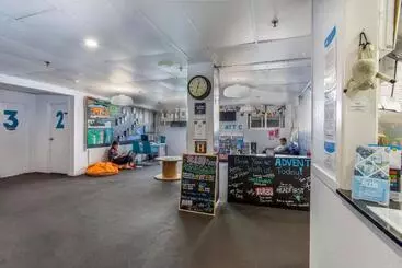 هاستل Attic Backpackers