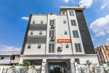 ホテル Fabexpress Prestige Castle