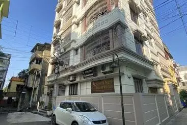 ホテル Krishna Kunja  A Quiet & Peaceful Stay