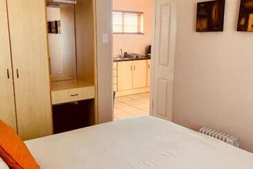 פנסיון Summerstrand Beach Lodge