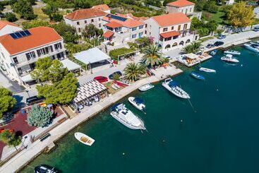 Апартаменты Villa Leona V1