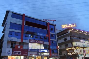 Oyo 22441 Hotel Shanthala Boarding And Lodge