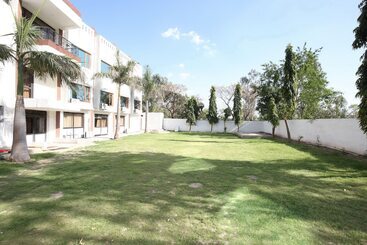 Hotel Capital O 12767  Grand Chinar