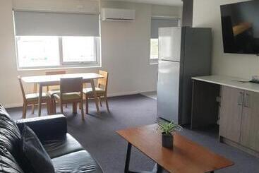 모텔 Carlton Suites