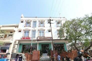 בית מלון כפרי Dwarika By Oyo Rooms