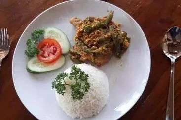 Hotel Grand Raka Homestay