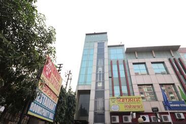 Hotell Samrat By Oyo Rooms