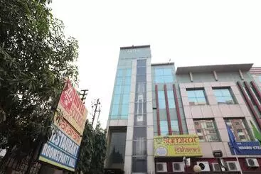 Hotel Samrat By Oyo Rooms