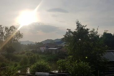 מלון דירות Sipanya Guesthouse