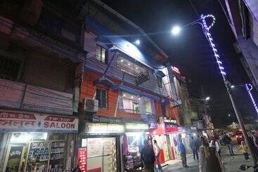 Hotel Continental & Lodge By Oyo Rooms