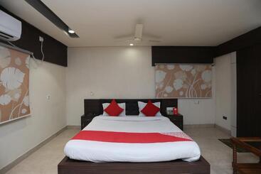 酒店 Crown Plaza By Oyo Rooms