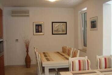 Жильё для туристов Villa Marina Betina