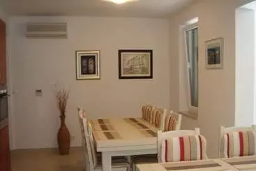 Turistihuoneistot Villa Marina Betina