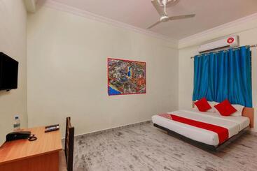 فندق Oyo 15391 Flagship Mehdipatnam