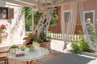 پانسیون Anneta Studios