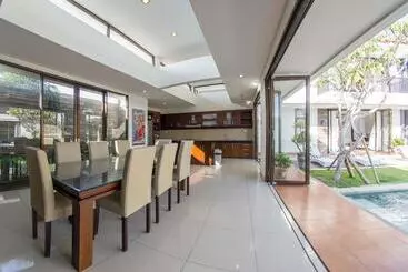 آپارتمان‌های توریست‌ها Villa Uma Girasole