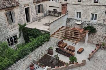 پانسیون Guest House Exalto