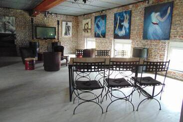 ベッドアンドブレックファースト Lomalienne