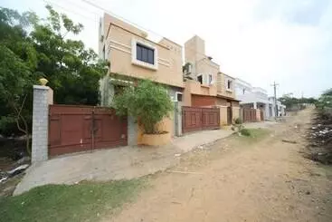 Pensão Oyo 15517 Kms House
