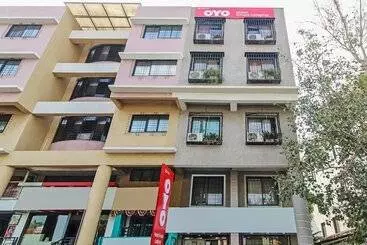 هتل Mathura Lodging By Oyo Rooms