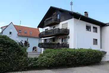 ホテル Gasthof Und Pension Zum Löwen