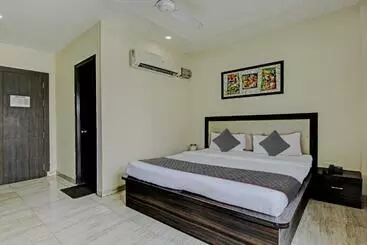 Hotel Super Townhouse Grand Inn