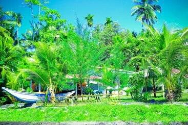 Pensió Bluewhale Lagoon Resort