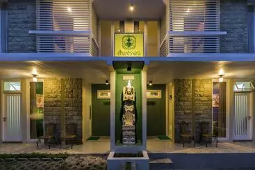 관광객 아파트 Dhanesvara Holistic Villa