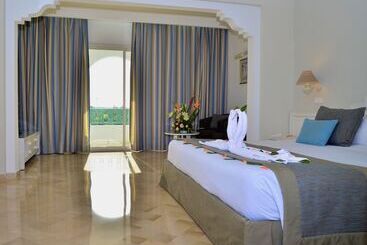 Hotel Royal Garden Palace   Families And Couples