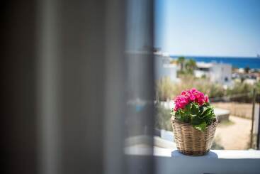 Melidron Hotel & Suites