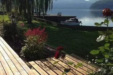 Innvik Fjordhotel   Misjonheimen