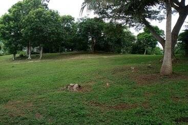 هتل Hix Island House