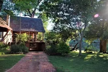 Hotel Zenzele River Lodge