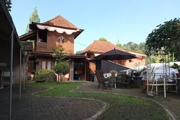 Hotel Bantal Guling Villa