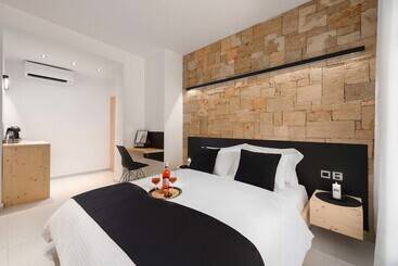 בית מלון כפרי Old Town Senses Boutique