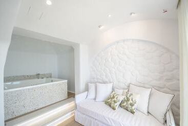 پانسیون Cyano Suites