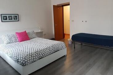 تختخواب و صبحانه Bb Rooms