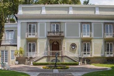 تختخواب و صبحانه Mansion Papilio