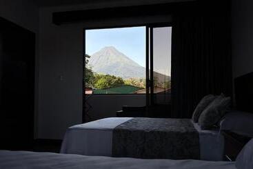 Hotel Arenal Monara