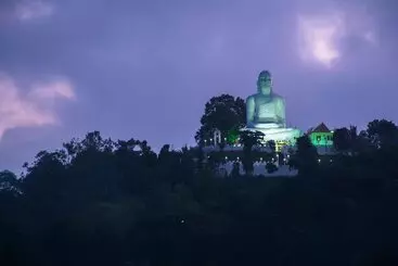 ペンション Ceyloni City
