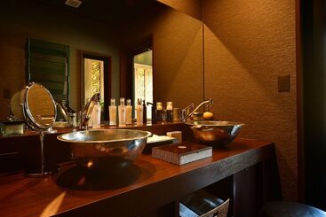 Balinese Onsen Ryokan Hakone Airu