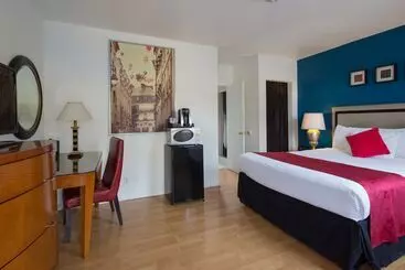 فندق على الطريق Alpine Inn And Suites