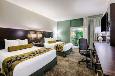 Oasis Hotel & Conv. Center, Ascend Hotel Collection