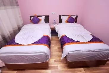 هتل Rising Home