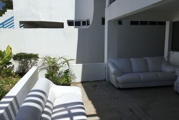 هتل Stoner's Beach Resort